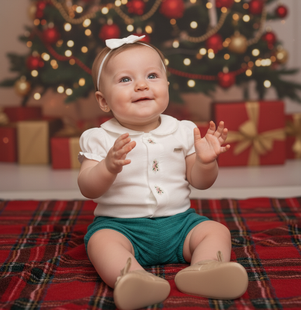 Conjunto Baby Curto Body Cambraia Bordado com Abertura Invisível e Shorts Texturizado com Elástico Paraiso