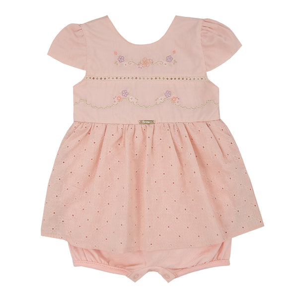 Macacão Curto em Meia Malha com Cambraia, Broderie, Bordados Ricos e Decote V nas Costas Paraiso