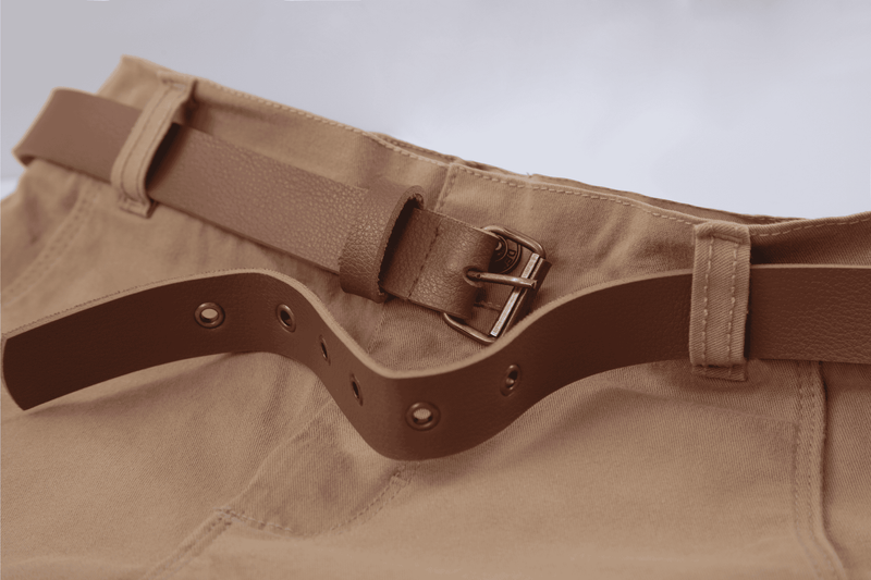 Paraíso Conjunto Camiseta Malha Trabalhada com Bolso e Plaquinha e Shorts Sarja Color com Cinto Caramelo — Estilo Refinado para o Dia a Dia - Image 2