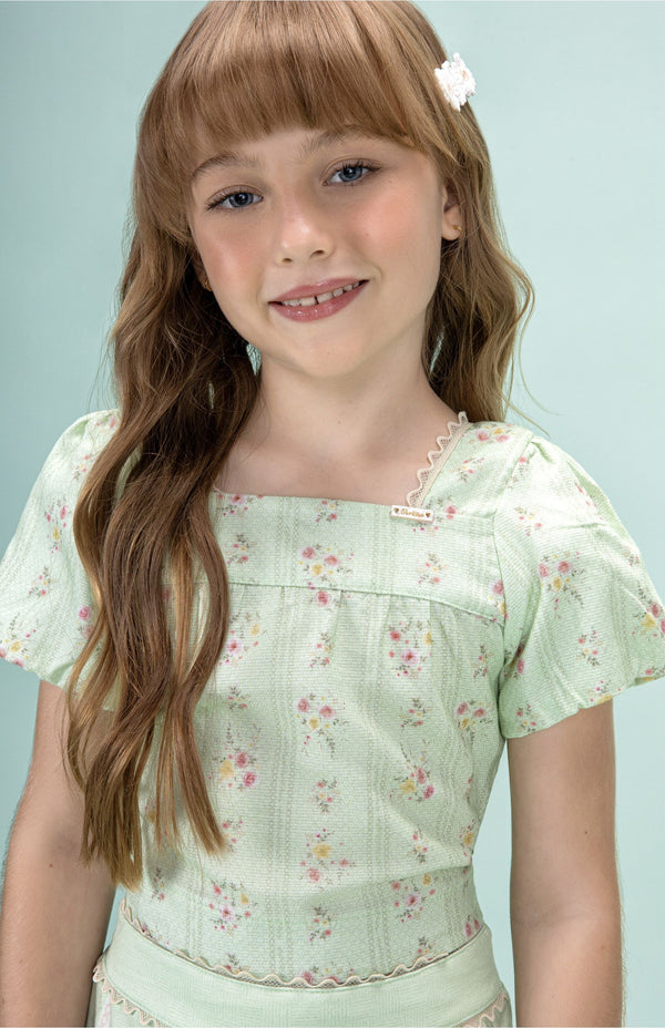 Conjunto Blusa Floral Tricoline com Mangas Balonê e Shorts Godê Estampado Paraiso