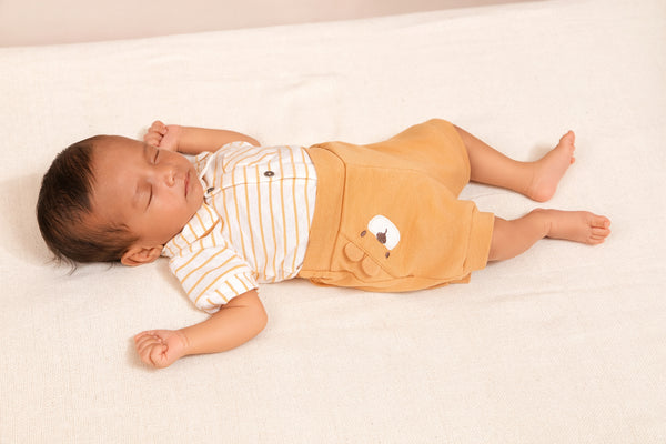 Conjunto Baby Unissex Body Listrado com Botões de Pressão e Shorts com Bordado