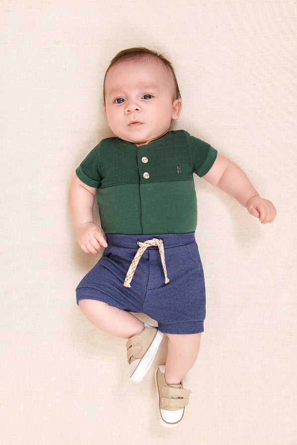 Conjunto Baby Masculino Natal Malha Conforto com Recorte Trabalhado e Shorts Jeans
