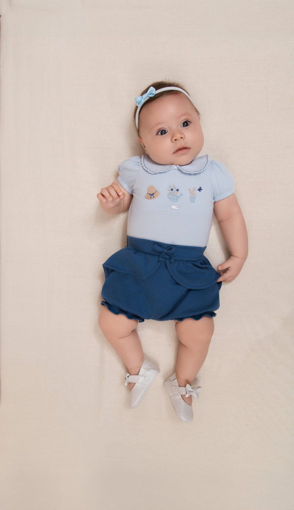 Conjunto Baby Feminino Body Manga Franzida Bordado com Shorts Quadriculado Babado