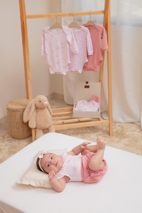 Conjunto Baby Curto com Body em Malha Tricô Estampada e Shorts Bordado em Algodão Letut