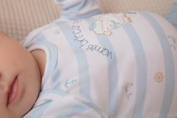 Conjunto Baby Longo de Body em Malha Tricô Leve Estampada com Calça em Malha Trabalhada e Cós de Elástico Letut