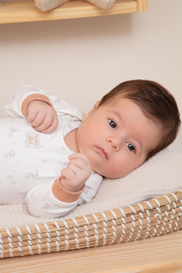 Conjunto Baby Longo de Body em Malha Estampada com Calça em Malha Trabalhada e Bordado Lúdico Letut