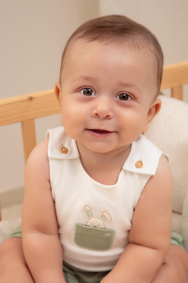 Macacão Curto em Malha Conforto com Detalhe Bordado e Abertura nas Alças Letut LT17319