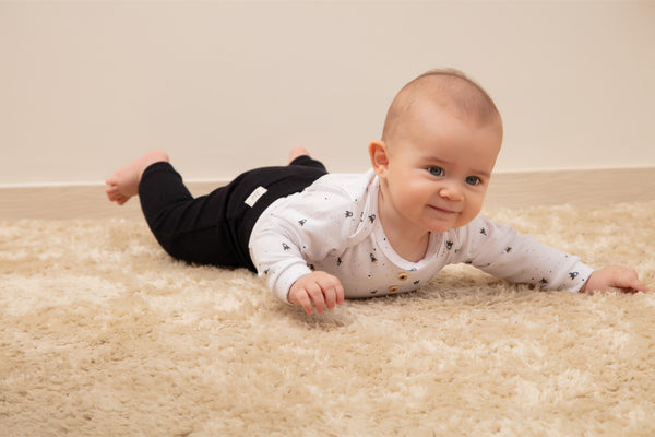 Conjunto Baby Longo de Body em Malha Estampada com Calça Canelada de Barrinha Dobrada Letut