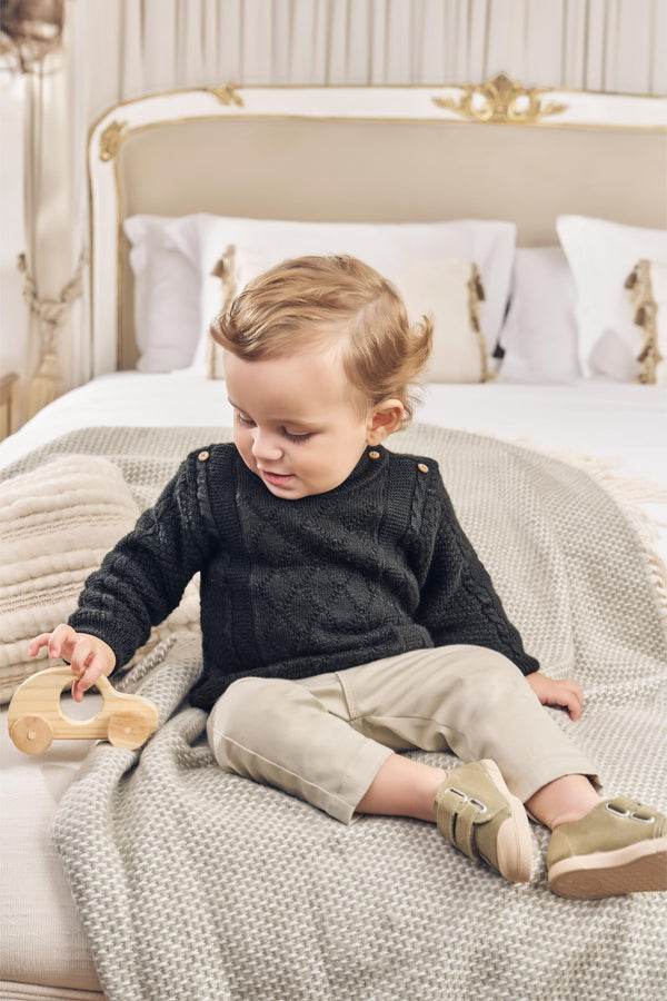 Conjunto Blusa Tricô Trabalhado com Botões Decorativos e Calça Sarja Color Paraiso