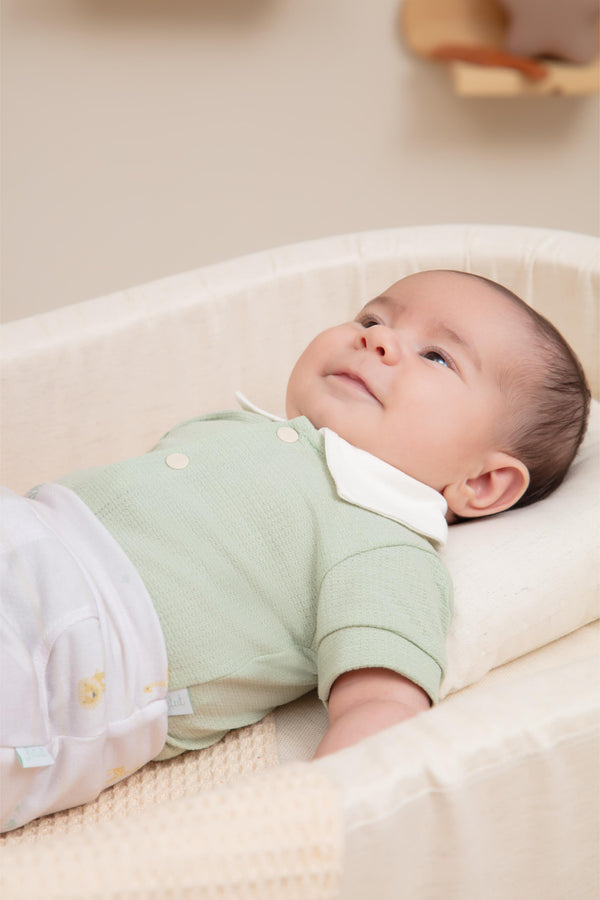 Conjunto Baby Curto com Body em Malha Trabalhada Leve e Shorts Estampado Confortável LeTut