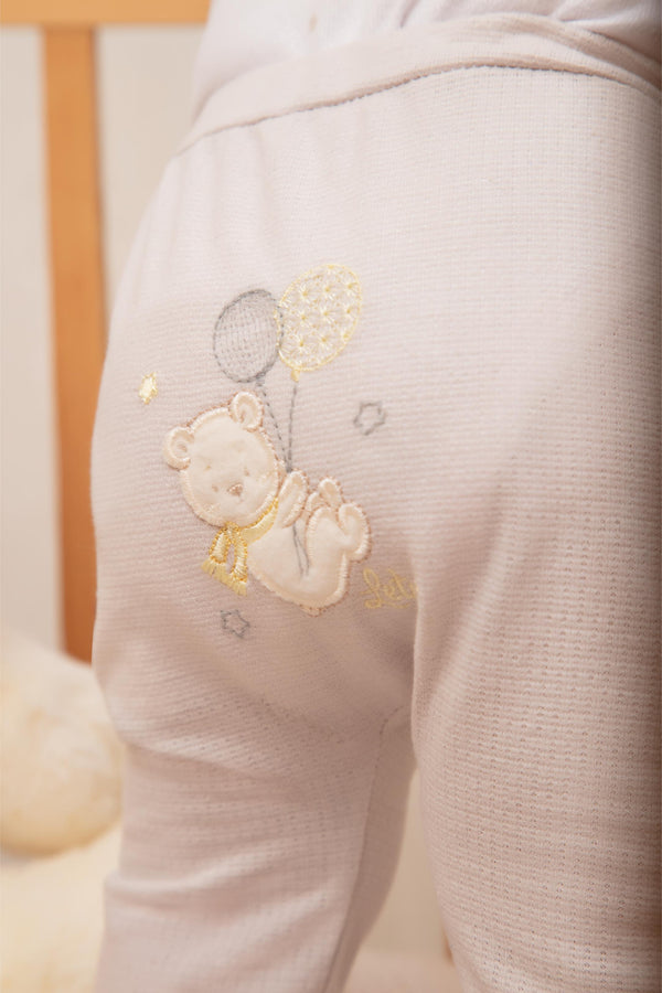 Calça Avulsa em Malha Trabalhada com Cós de Elástico e Bordado Lúdico no Bumbum Letut