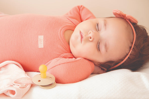 Conjunto Baby Longo Unissex em Ribana Canelada Body com Costas Transpassadas e Calça Estampada Letut