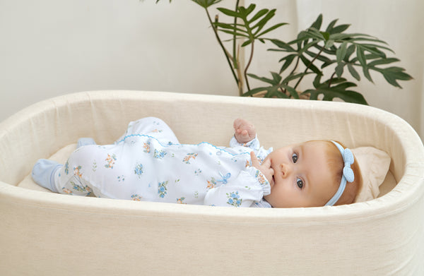 Macacão Longo Bebê em Malha Estampada com Babadinho na Gola e Bordado no Bumbum Letut