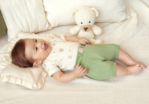 Conjunto Baby Curto com Body Estampado em Malha Conforto e Shorts Quadriculado com Bordado no Bumbum Letut