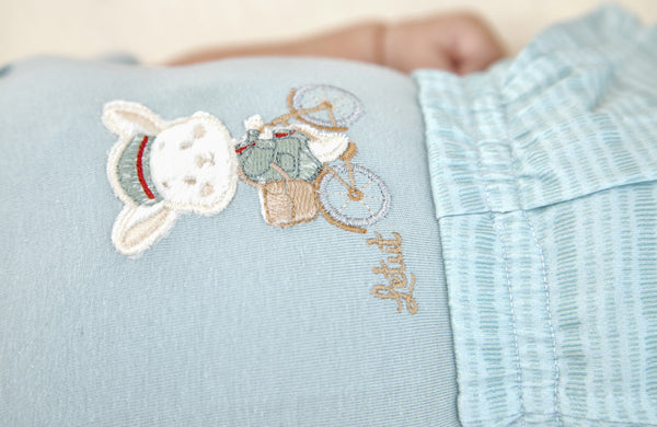 Conjunto Baby Curto com Body Bordado em Malha Conforto e Shorts Estampado com Recorte Efeito Bolso Letut