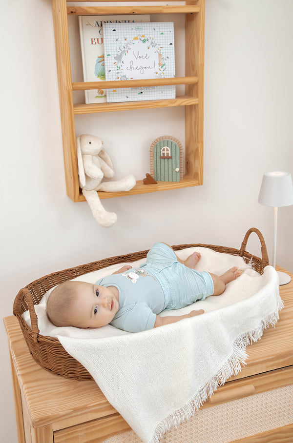 Conjunto Baby Curto com Body Bordado em Malha Conforto e Shorts Estampado com Recorte Efeito Bolso Letut