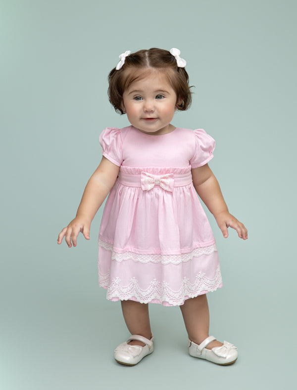 Vestido Tricoline com Tule Renda, Mangas com Preguinhas, Laço Decorativo e Calcinha Infantil Paraiso