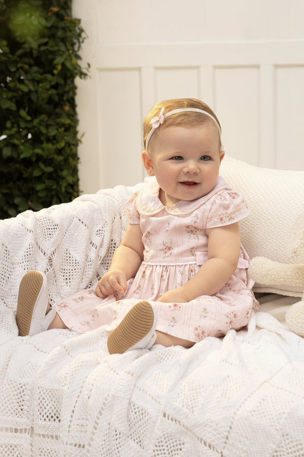 Vestido Tricoline Floral com Bordado na Gola, Renda e Laços Laterais Paraiso