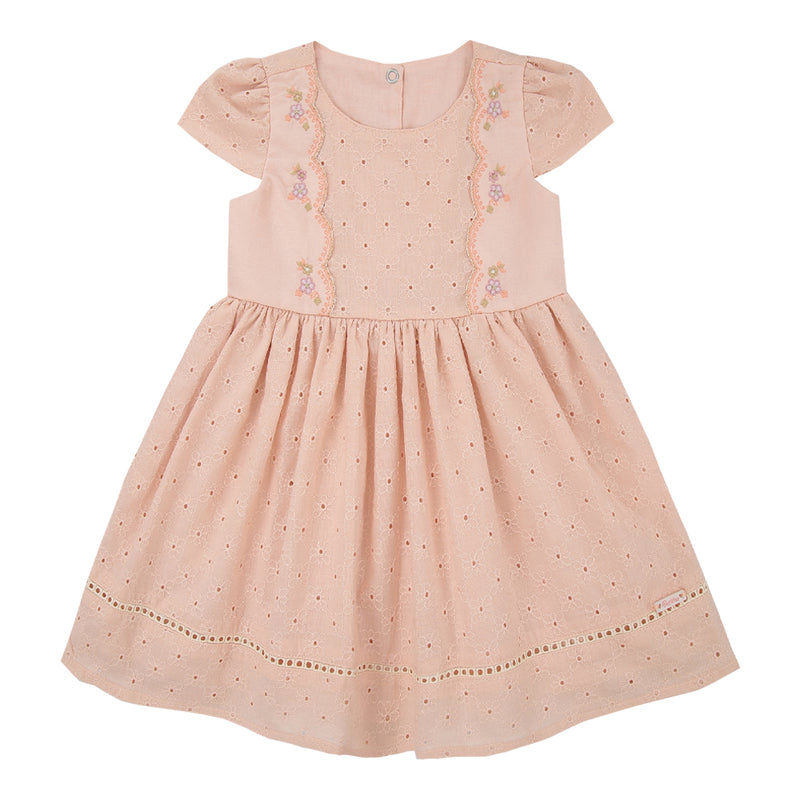 Paraíso Vestido Broderie com Bordados Delicados, Renda na Saia e Plaquinha Personalizada — Delicadeza que Encanta - Image 2