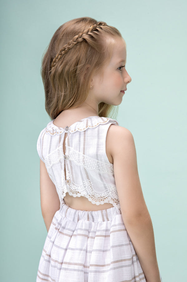 Vestido Linha Cerimônia Listrado com Tule Efeito Renda, Bordados Delicados e Elástico nas Costas Paraiso