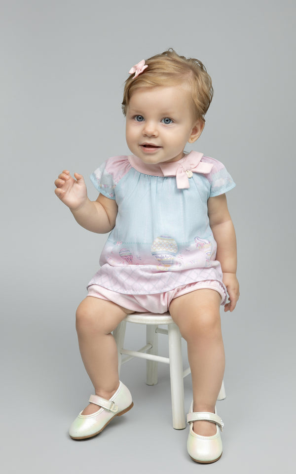 Macacão Curto em Tricoline Estampado com Forro Shorts, Laço e Pingente Personalizado Paraiso