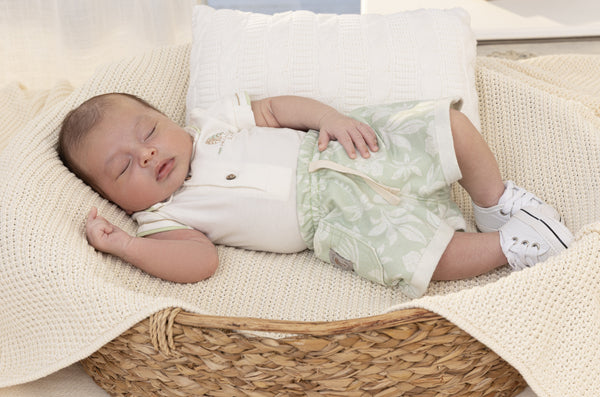 Conjunto Baby Curto Body Meia Manga Bordado com Gola Polo e Shorts Moletom Estampado com Bolso Paraiso