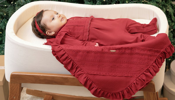 Saída Maternidade Macacão Bordado com Manguinhas Sobrepostas, Broderie e Manta com Babado Paraiso 18605