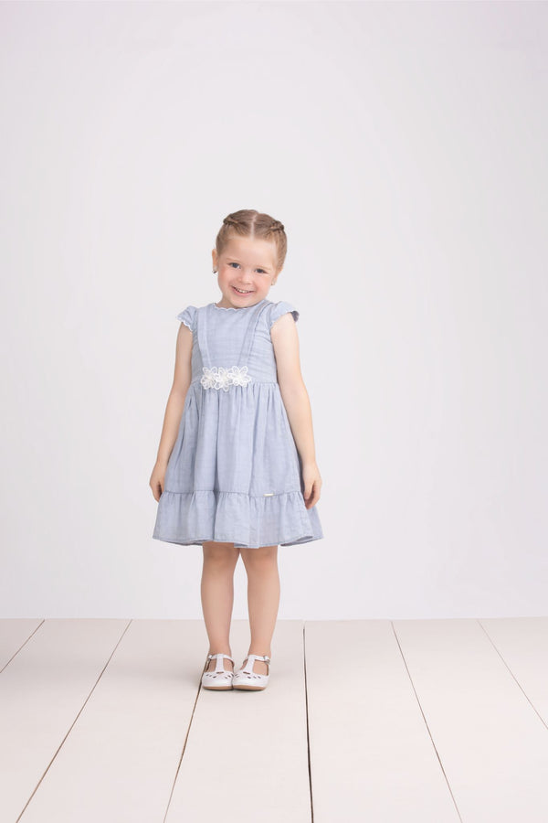 Vestido Infantil em Tecido Trabalhado com Flores Aplicadas e Laço nas Costas Estilo Tradicional Paraiso
