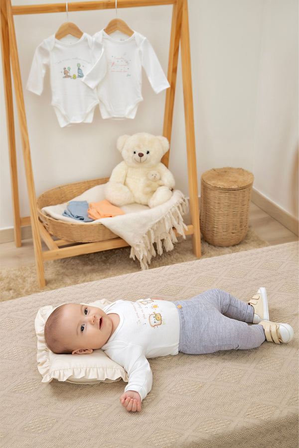 Conjunto Longo Baby Letut Suedine Algodão Gola Expansível e Detalhes Estampados