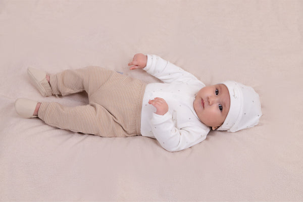 Conjunto Paraíso Inverno Plush com Bordado e Touca Bege
