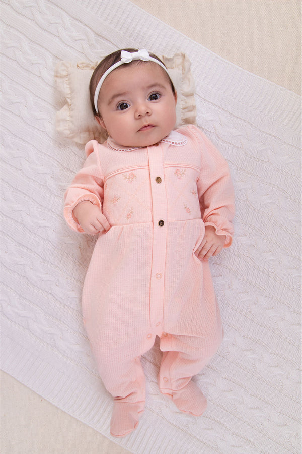 Macacão Longo Paraiso Baby Feminino Meia Estação com Babados e Bordado