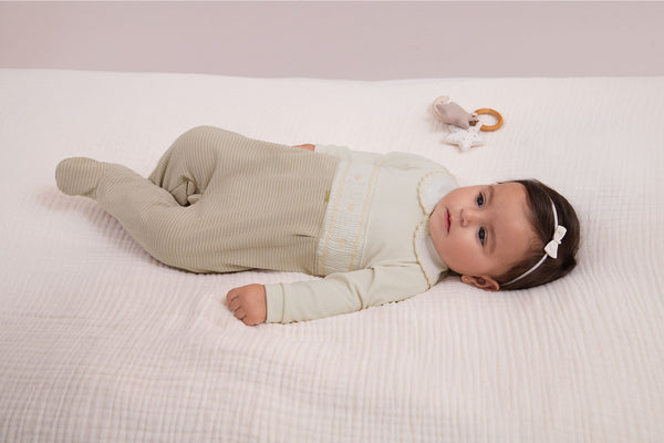 Macacão Longo Paraiso Feminino Gola Bordada Recortes Plush Inverno