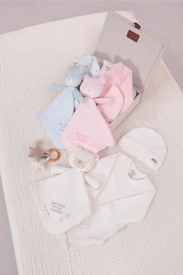 Kit Presente Recém-Nascido Paraiso com Body Estampado, Touca e Naninha