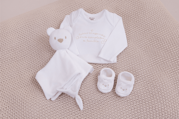 Kit Presente Recém-Nascido Paraiso Body Bordado e Naninha Branco