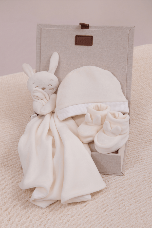 Kit Presente Paraiso Inverno com Touca, Pantufa e Naninha Coelho