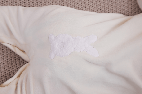 Macacão e Touca Plush Coelhinho Paraiso Unissex Inverno Creme
