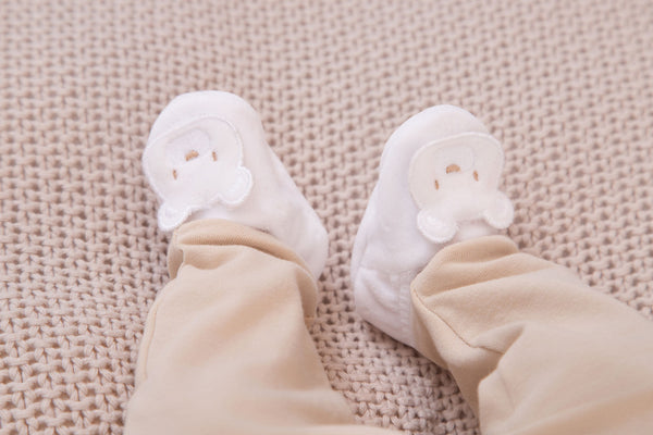 Pantufa Baby Paraiso Plush Poá Unissex com Bordado e Sola Dupla