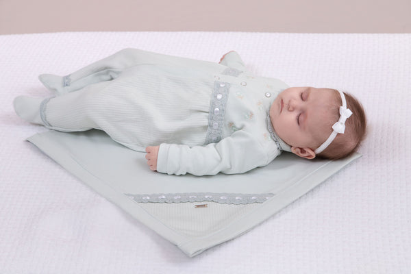 Saída Maternidade Paraiso Feminina Meia Estação Bordado Floral com Manta