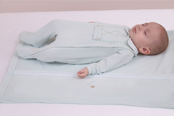 Saída Maternidade Paraiso Plush com Gola Pied Poule e Manta Exclusiva
