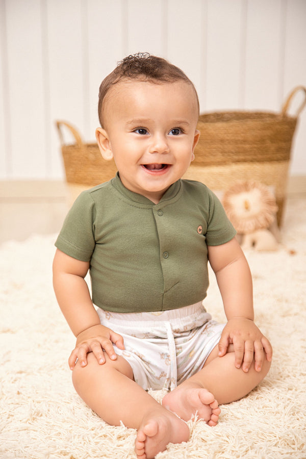 Conjunto Bebê Menino Body Manga Curta e Shorts Estampa Aventuras Letut