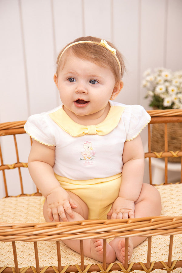 Conjunto Baby Feminino Body Bordado Gola Arredondada e Shorts Cós Clochard Letut