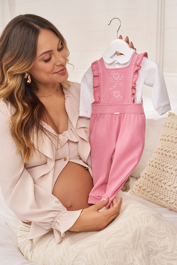 Conjunto Jardineira Bebê Feminino com Bordado Exclusivo e Body Manga Longa Paraíso