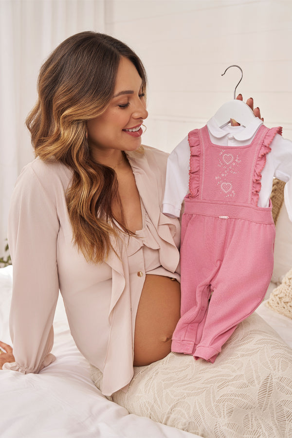 Conjunto Jardineira Bebê Feminino com Bordado Exclusivo e Body Manga Longa Paraíso