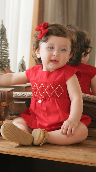 Conjunto Bebê Feminino Bata Bordada em Tricoline Maquinetada com Shorts Paraiso