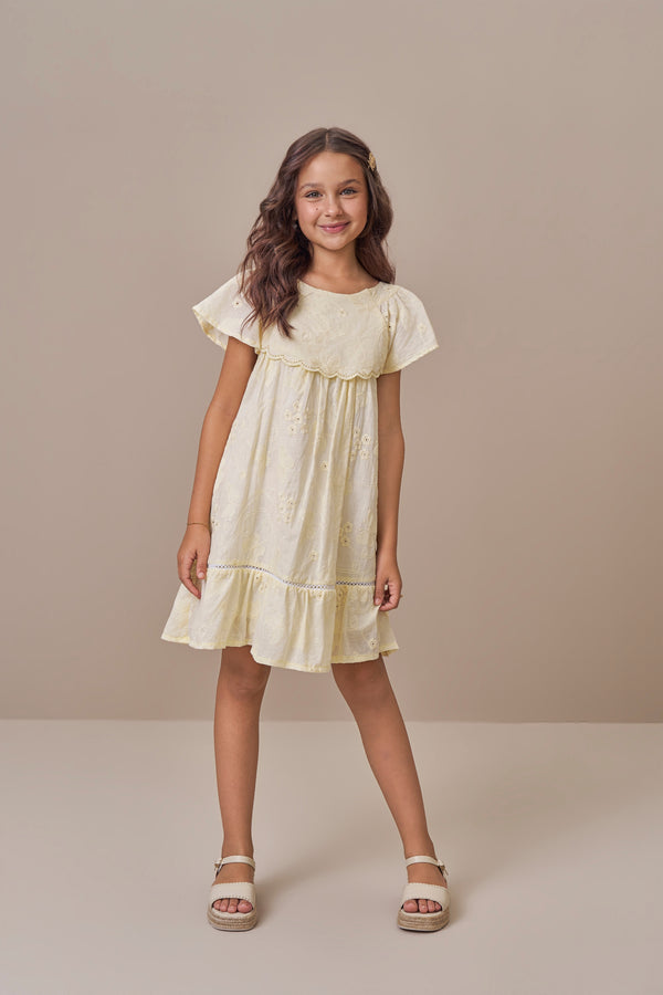 Vestido Infantil Linha A em Laise com Pala Bordada e Mangas Franzidas