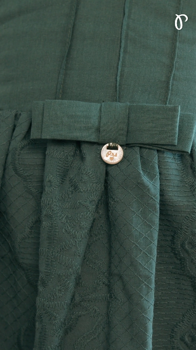 Vestido Infantil Lese com Gola Bordada Nervuras e Laço Manual