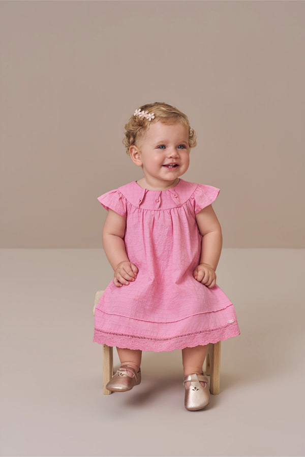 Vestido Infantil Tecido Plano com Viés Trançado, Pérola e Manga Franzida