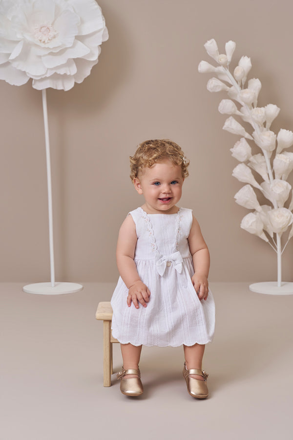 Vestido Bebê Batizado Branco Tricoline Jacquard com Bordado e Calcinha